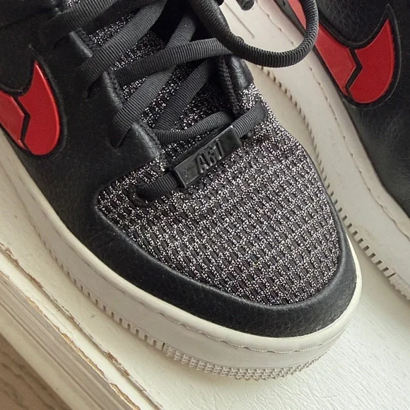 Nike Black and Red Women's Sneakers - Picture 5 of 5